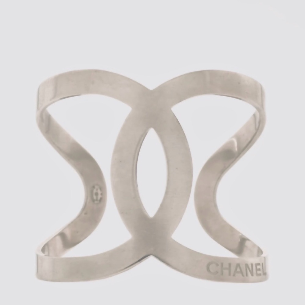 🔗 CHANEL 🩶 interlocking CC Metal Cuff 🪩